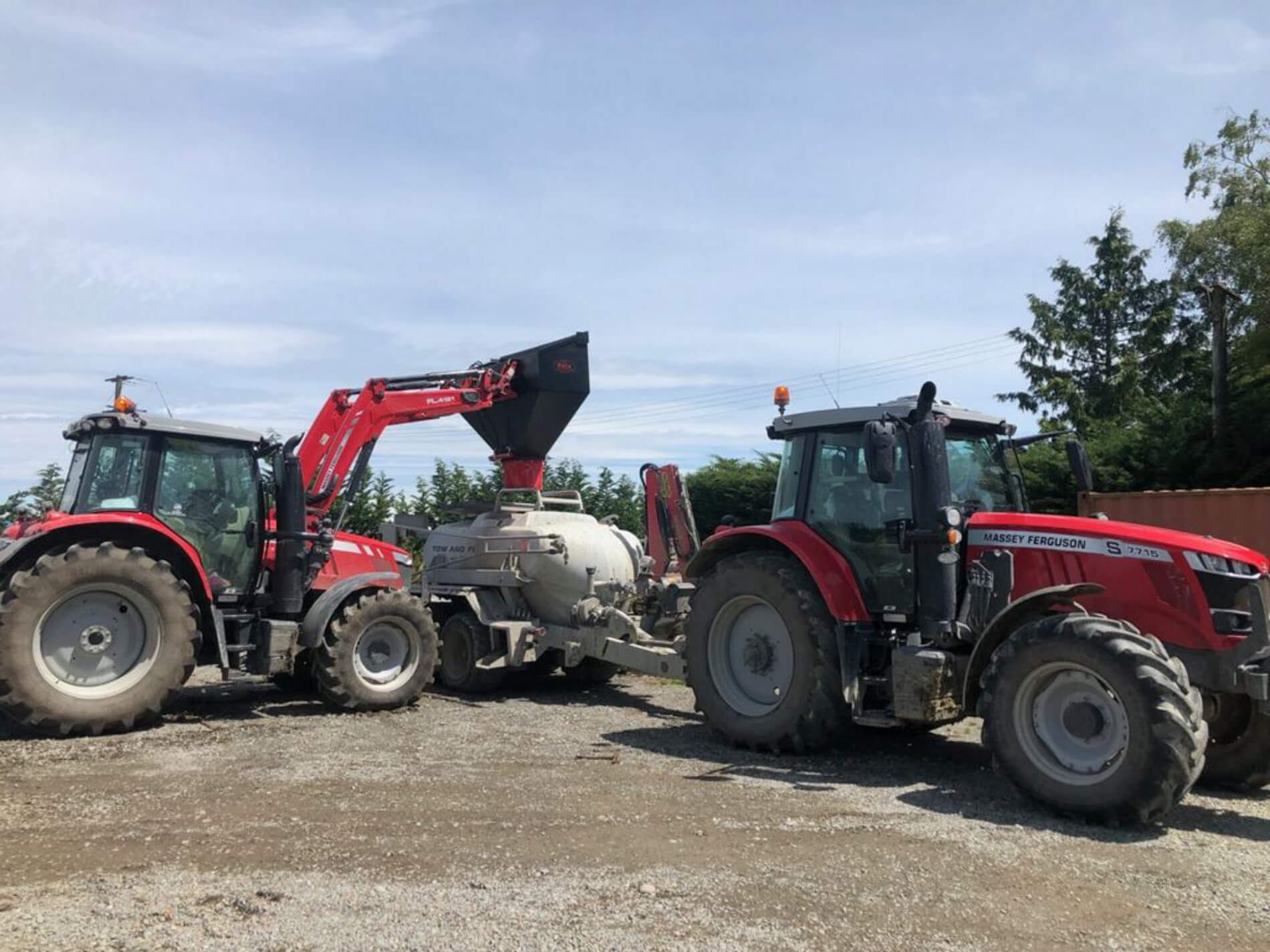 Funnel Bucket Rata Funnel Bucket for Tractors & Telehandlers Front